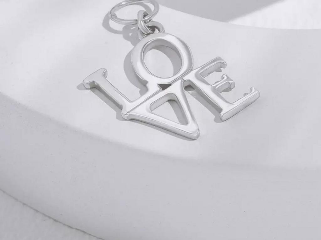 Подвеска Love (на карабине) (Ag 925)