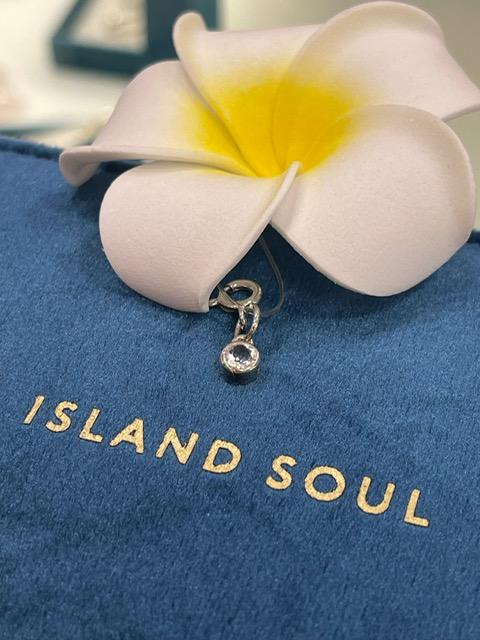 Подвеска с белым топазом на карабине (Ag 925)