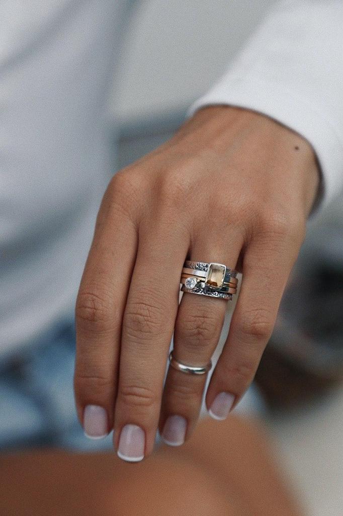 Кольцо-механизм рустик с прямоугольным цитрином фасет с белым топазом и кольцом из латуни