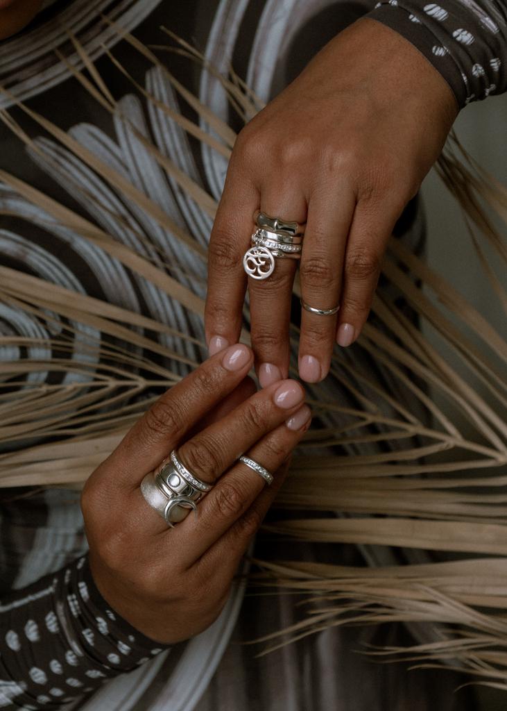 Кольцо Ом с топазом (Ag 925)