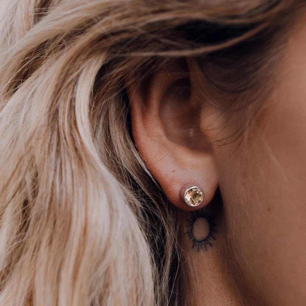 Гвоздики с цитрином фасет (круглые) (Ag 925)