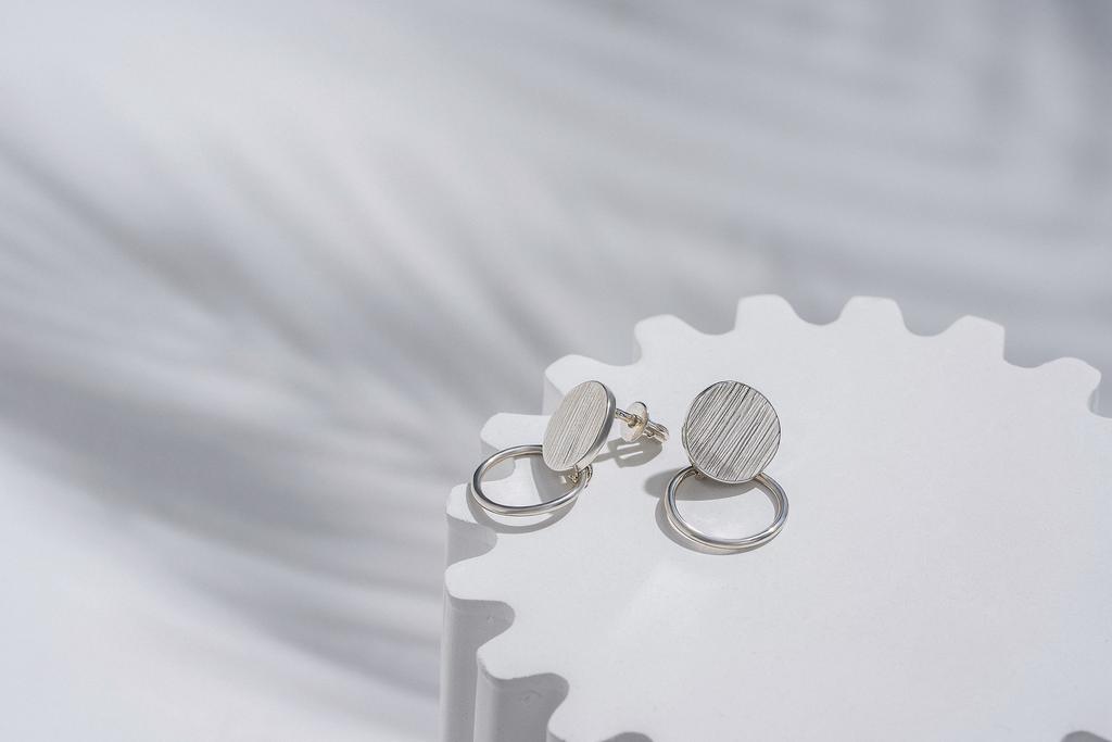 Гвоздики с круглой пластиной и серебряным кольцом (Ag 925)