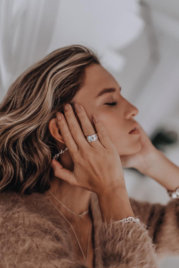 Кольцо-механизм с овальным топазом Sky фасет и белым топазом (Ag 925)