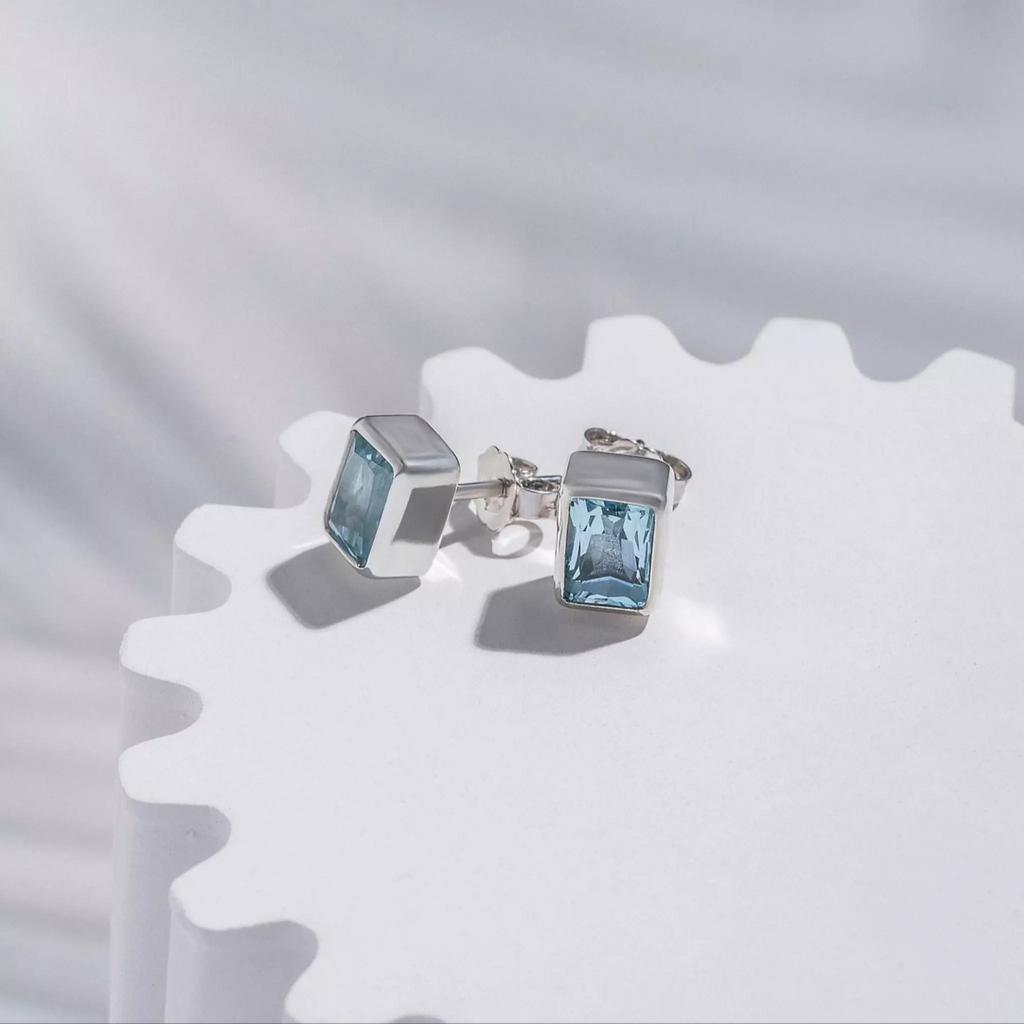 Гвоздики с прямоугольным топазом Sky (фасет) (Ag 925)