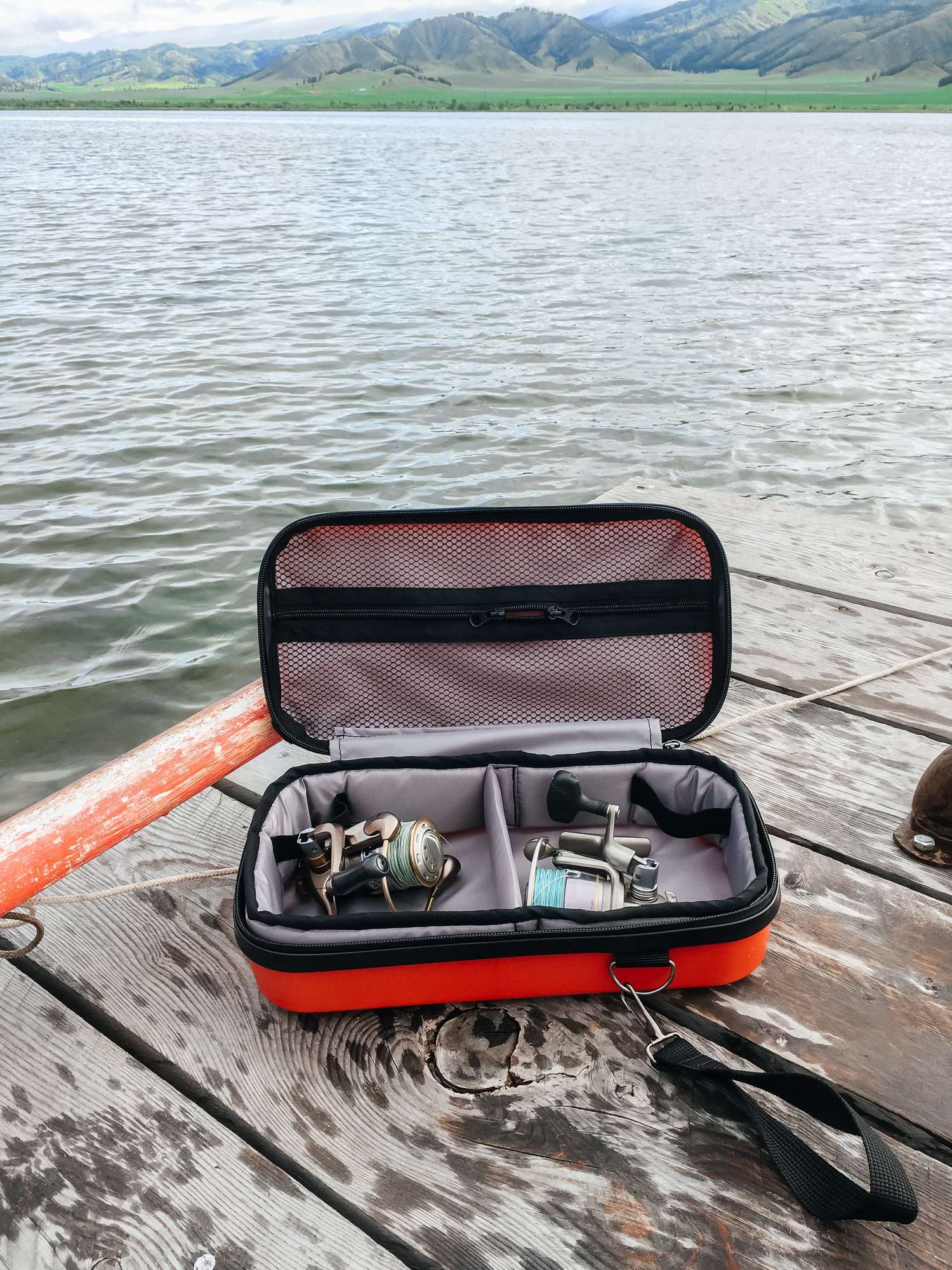 Case for two spinning reels