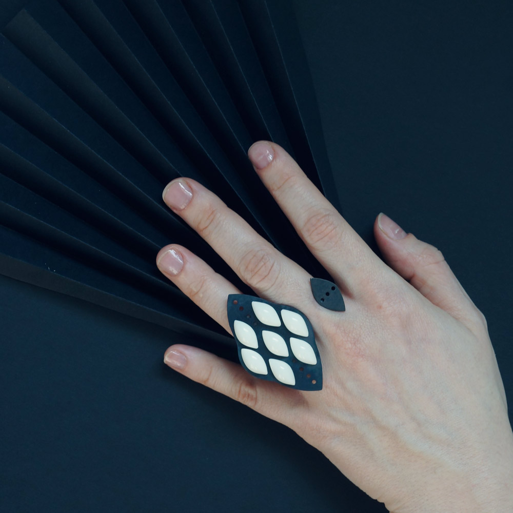 Кольцо  №3  с фарфором