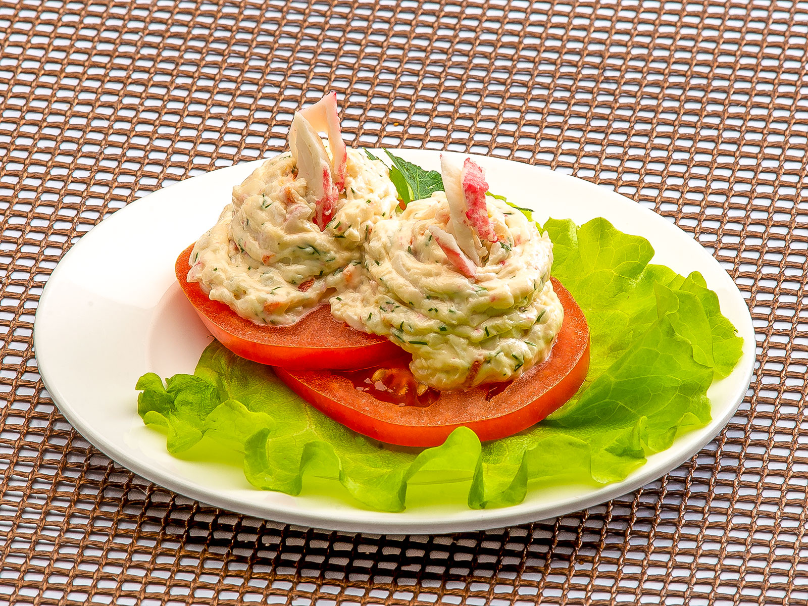 Помидоры под сырным муссом с крабом