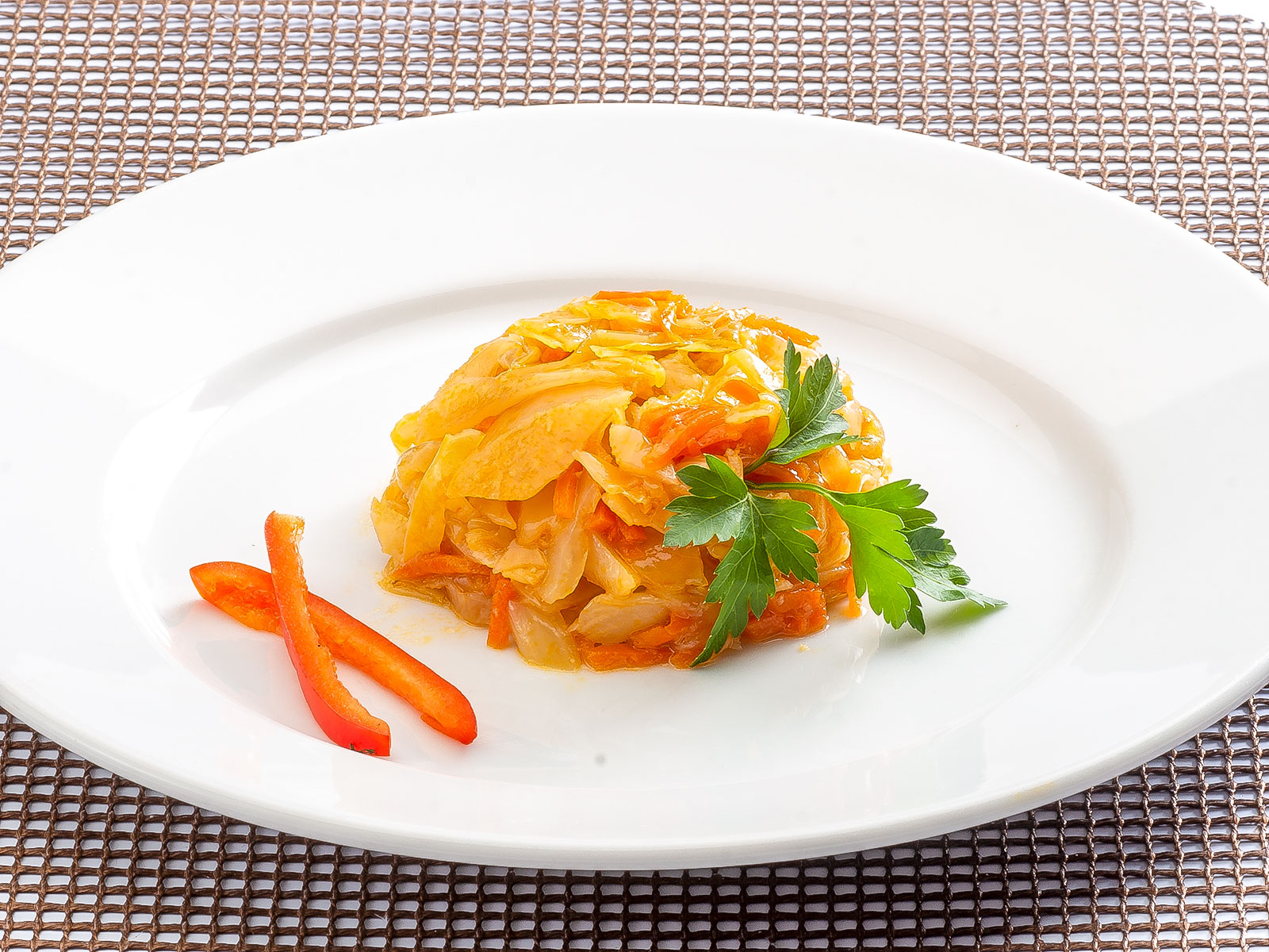 Капуста тушеная с овощами