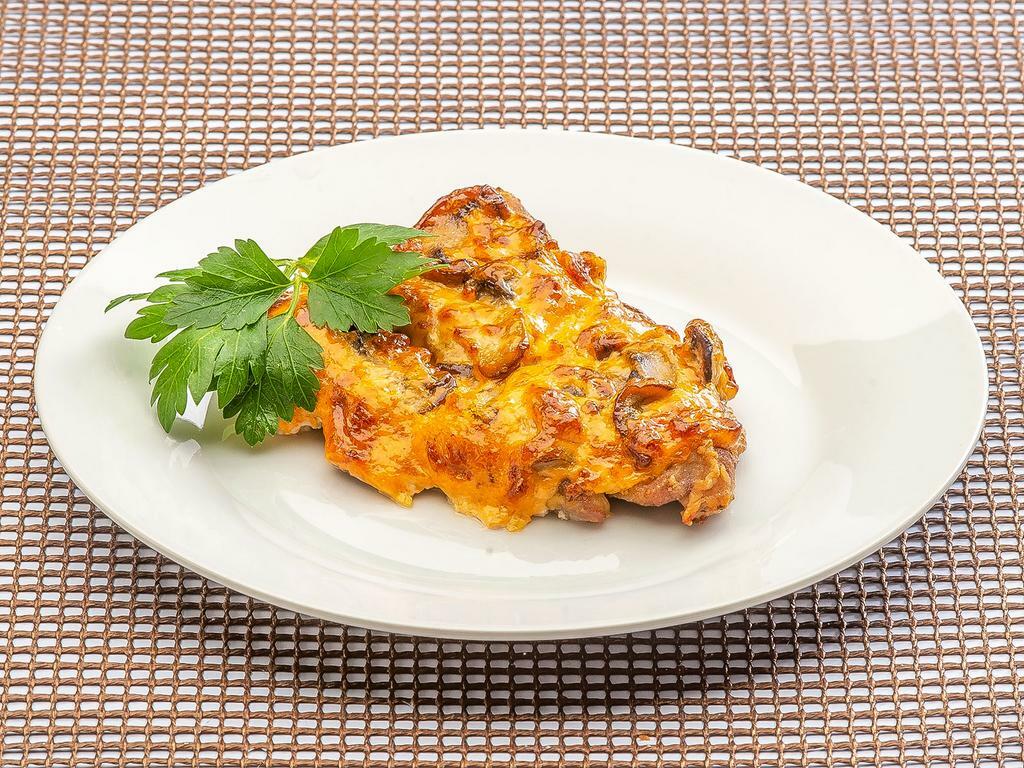 Свинина запеченная с грибами