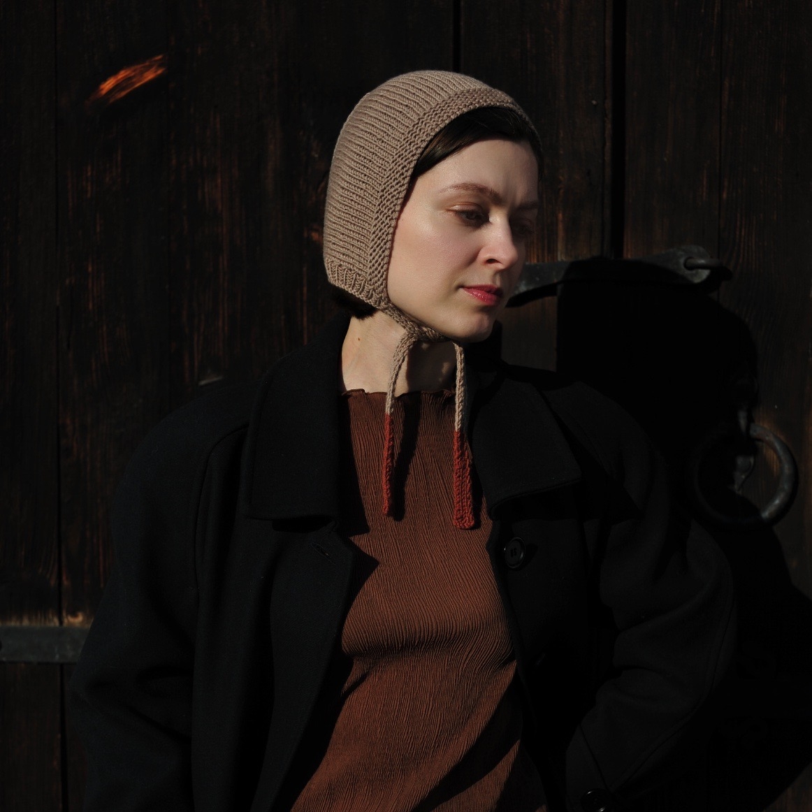 Чепчик из 100% мериносовой шерсти ореховый