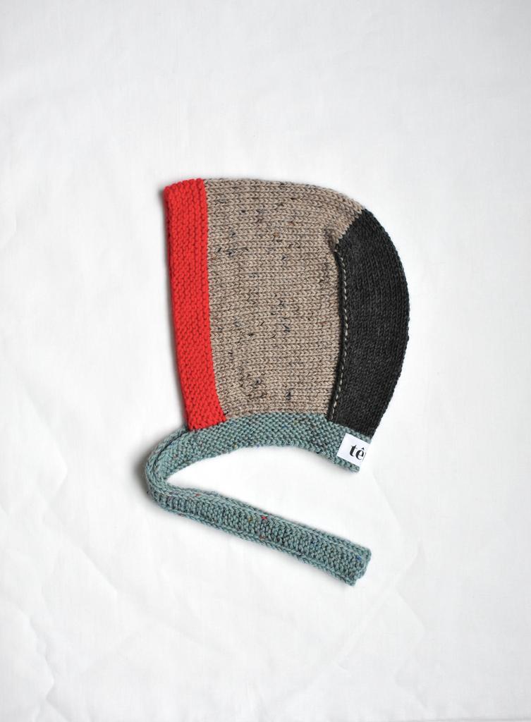 Чепчик цветной из шерсти беж