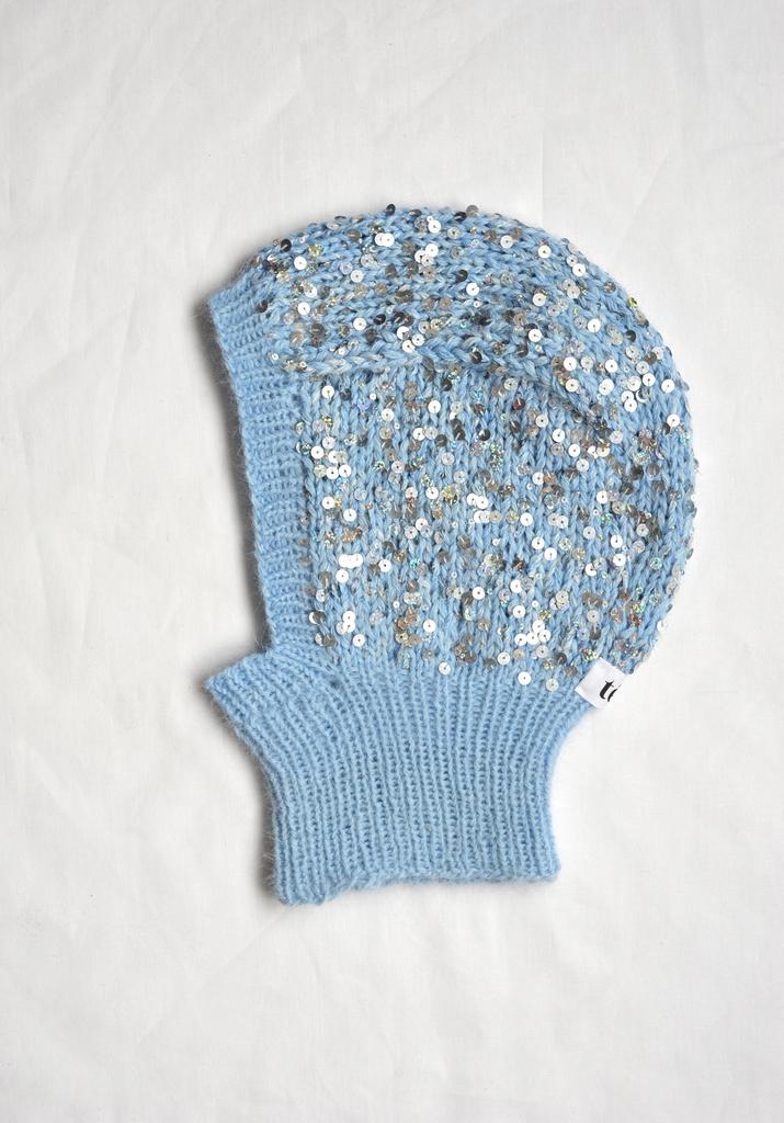 Капор с пайетками голубой