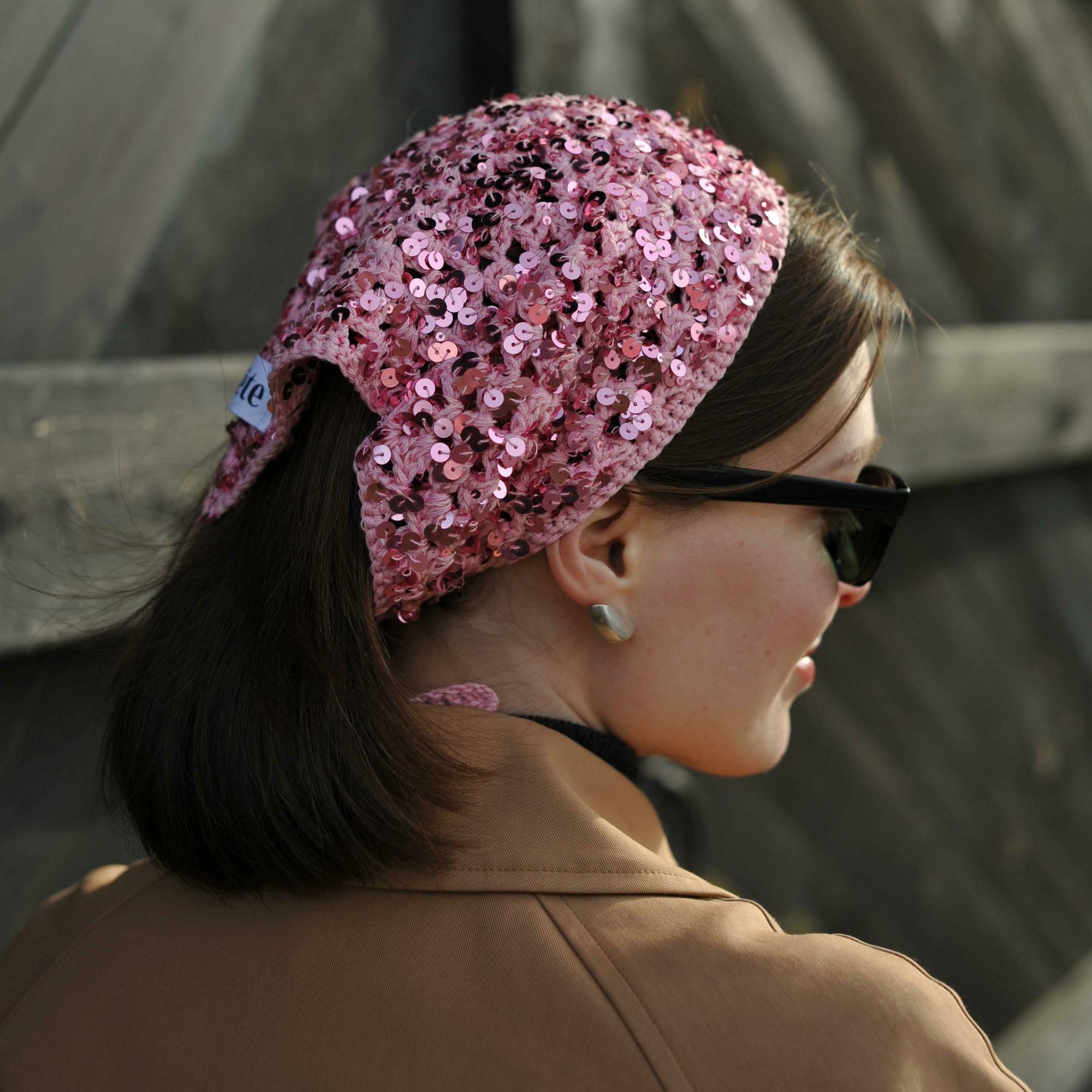 Косынка с пайетками розовая (хлопок)