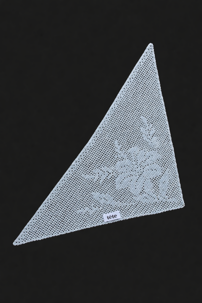 Косынка с лилией бледно-голубая