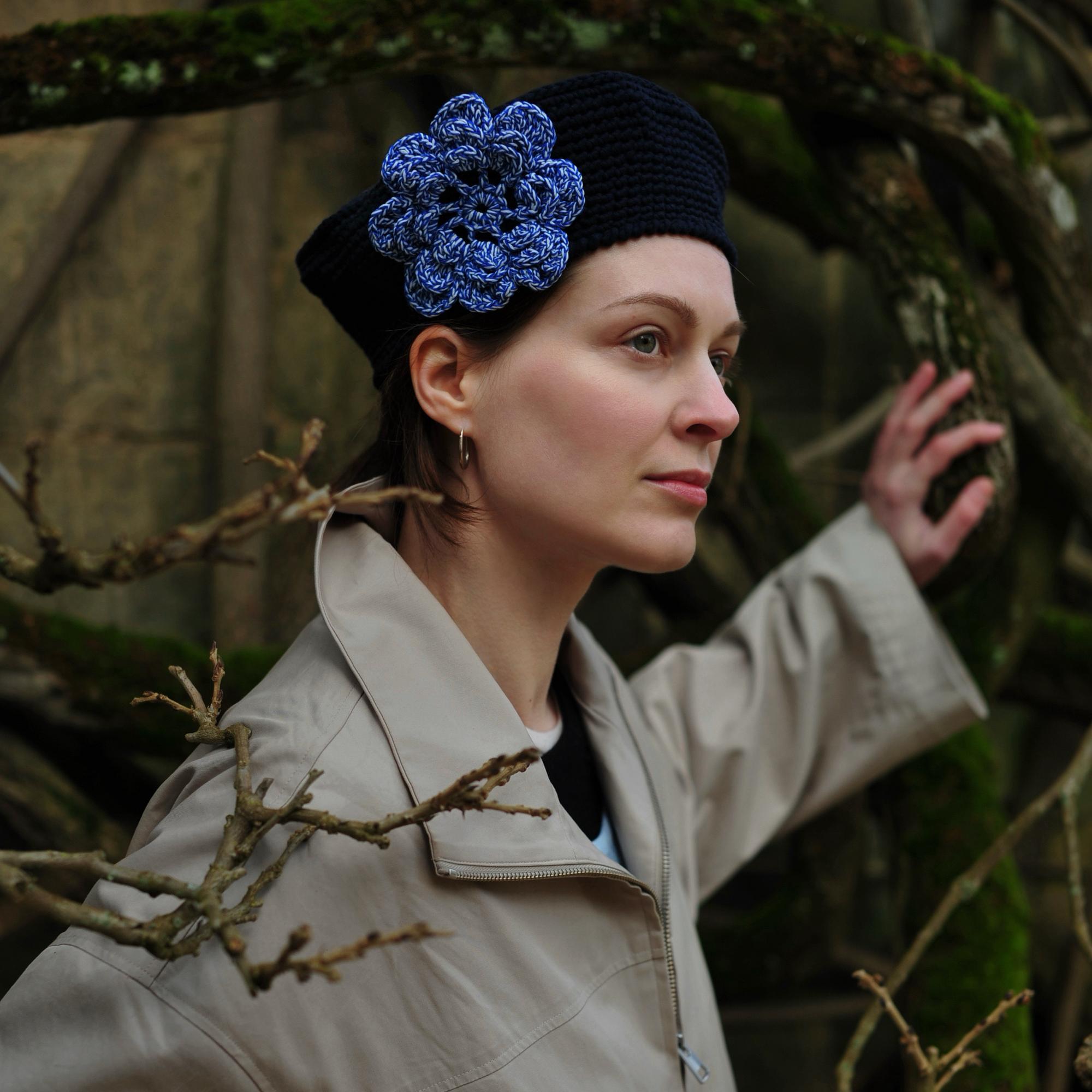 Берет с цветком