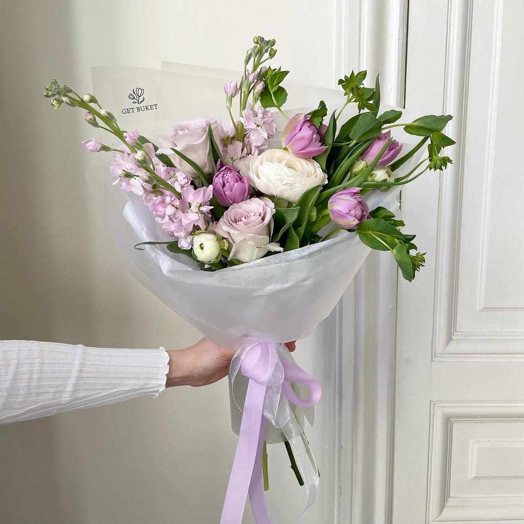 Ассаи (Букет С Маттиолой, Розами, Ранункулюсом, Тюльпанами  и Буплерумом)