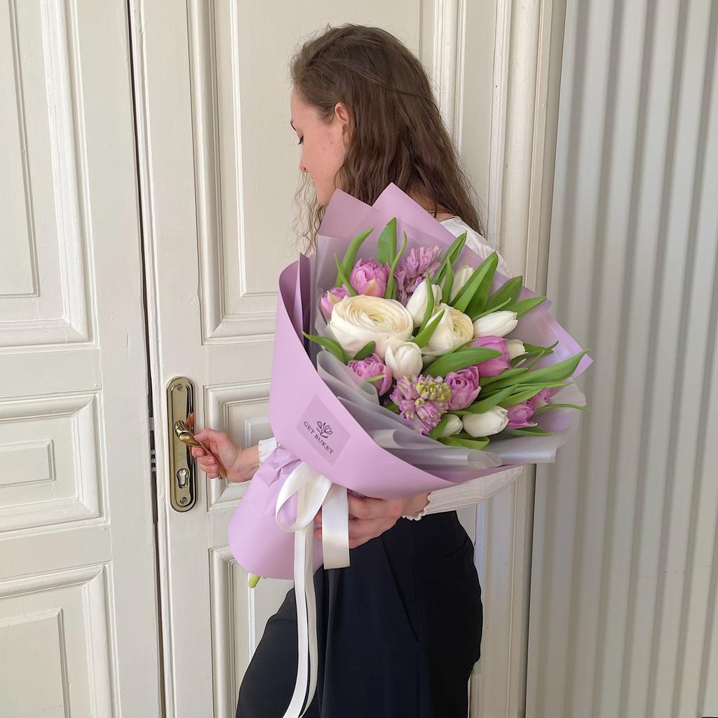 Ароматная Весна (Букет с Ранункулюсами, Гиацинтами и Пионовидными Тюльпанами)