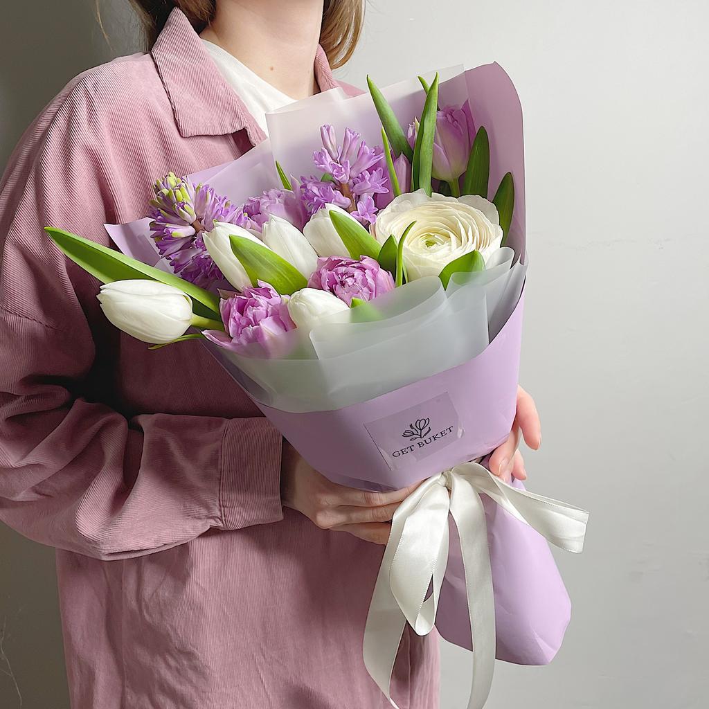 Роял Спринг (Букет с Ранункулюсами, Гиацинтами и Пионовидными Тюльпанами)