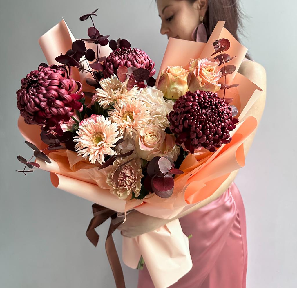 Эклектика (Хризантемы Бигуди, Минигерберы, Гортензия)