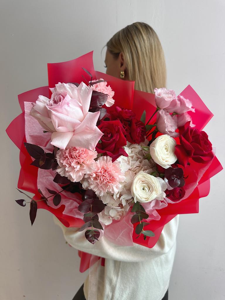 Линда (Букет с Ранункулюсами и Пионовидными Розами)