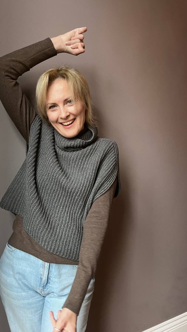 Мастер-класс по вязанию крючком "Жилет с высоким воротом"