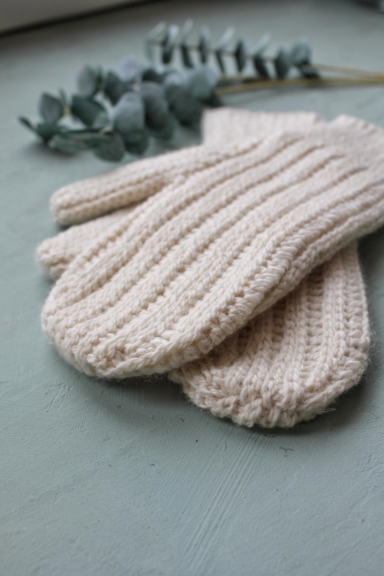 Мастер-класс по вязанию крючком  "Варежки резинкой 2х2"