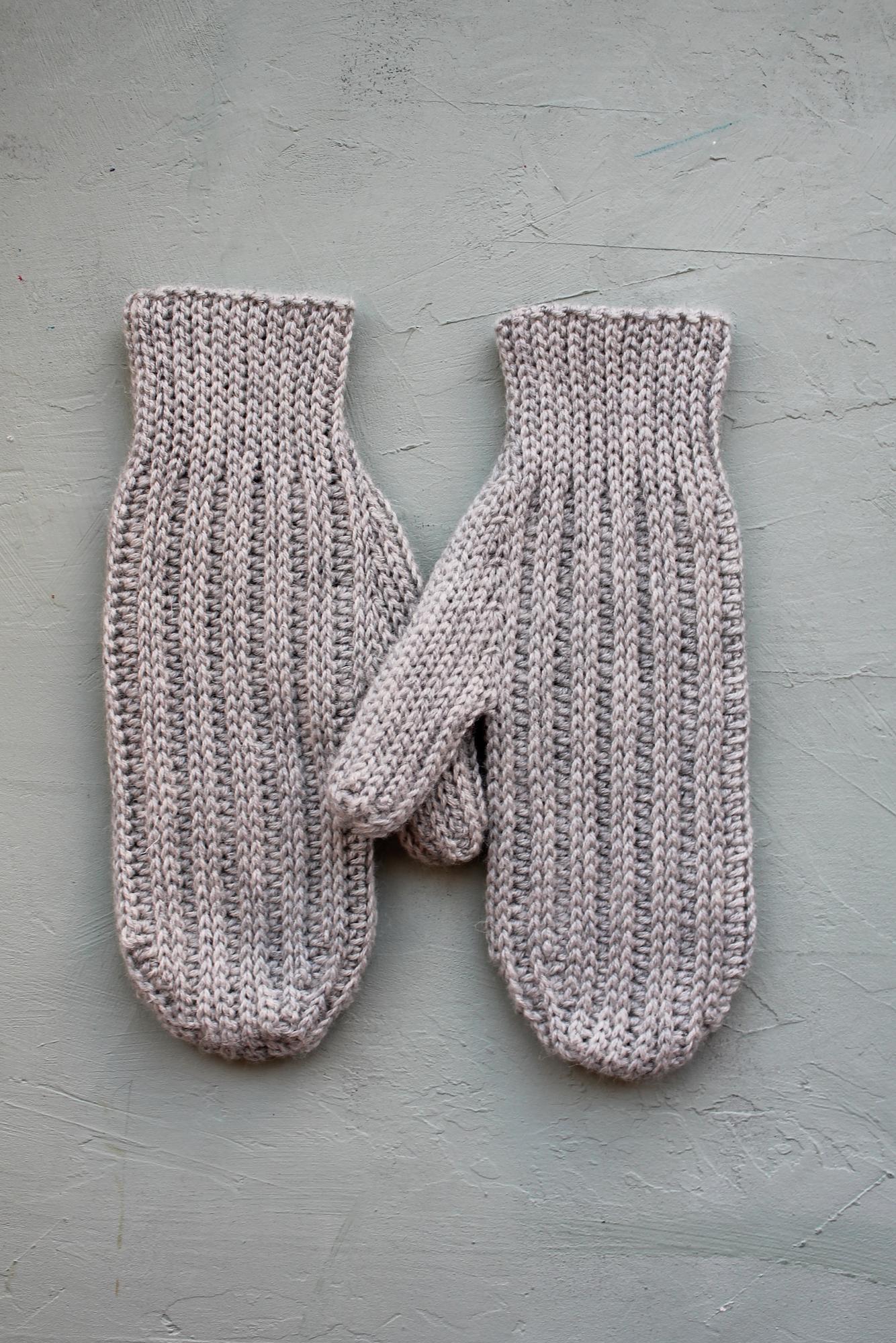 Вязаные варежки