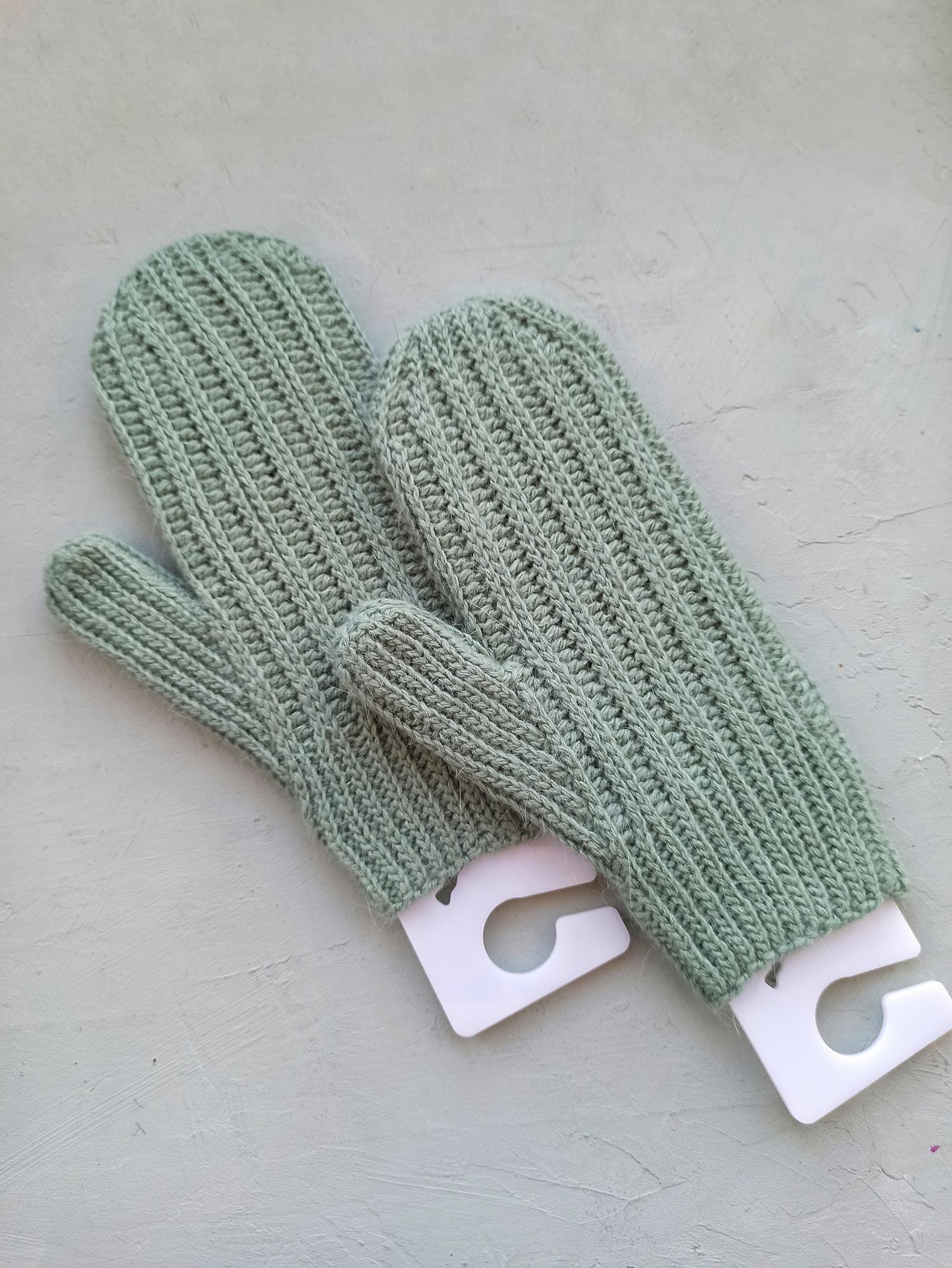 Вязаные варежки