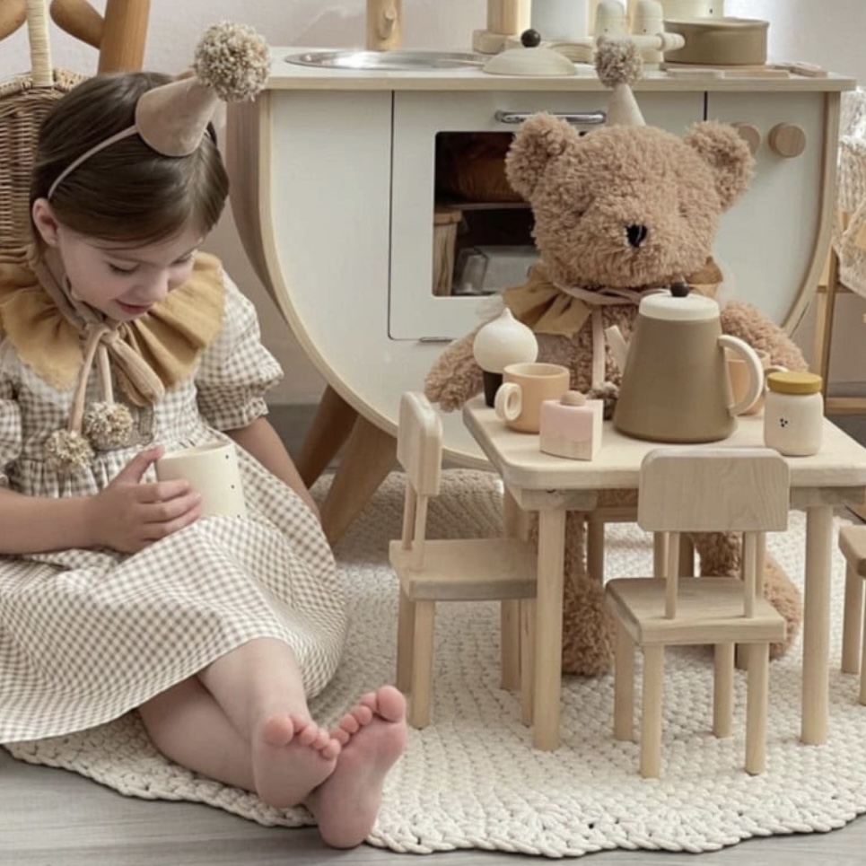 Стол и стулья для кукол