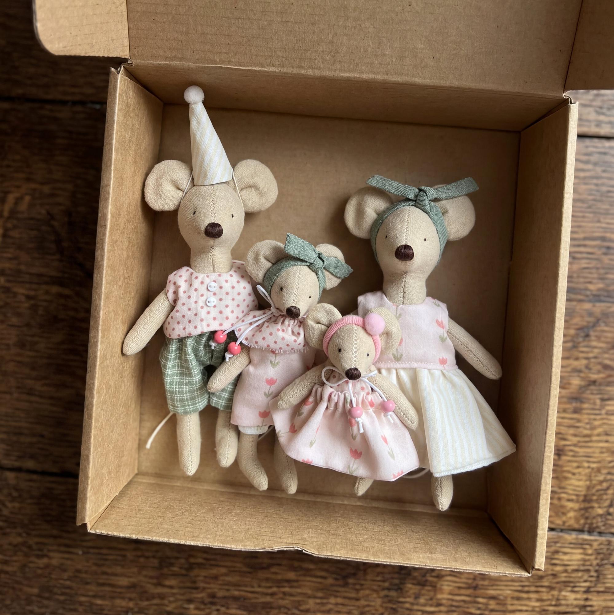 Семья мышек “Olive”