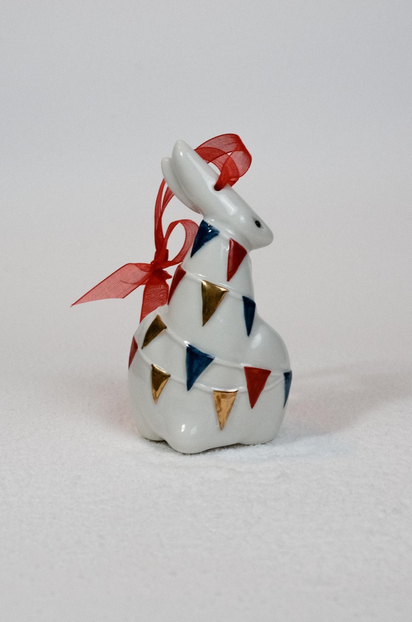 Зайка в гирлянде