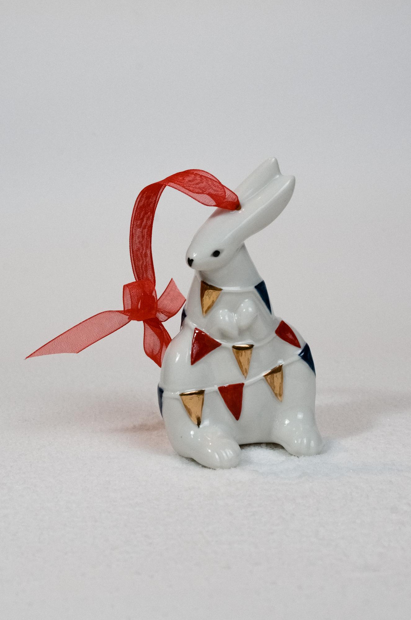 Зайка в гирлянде