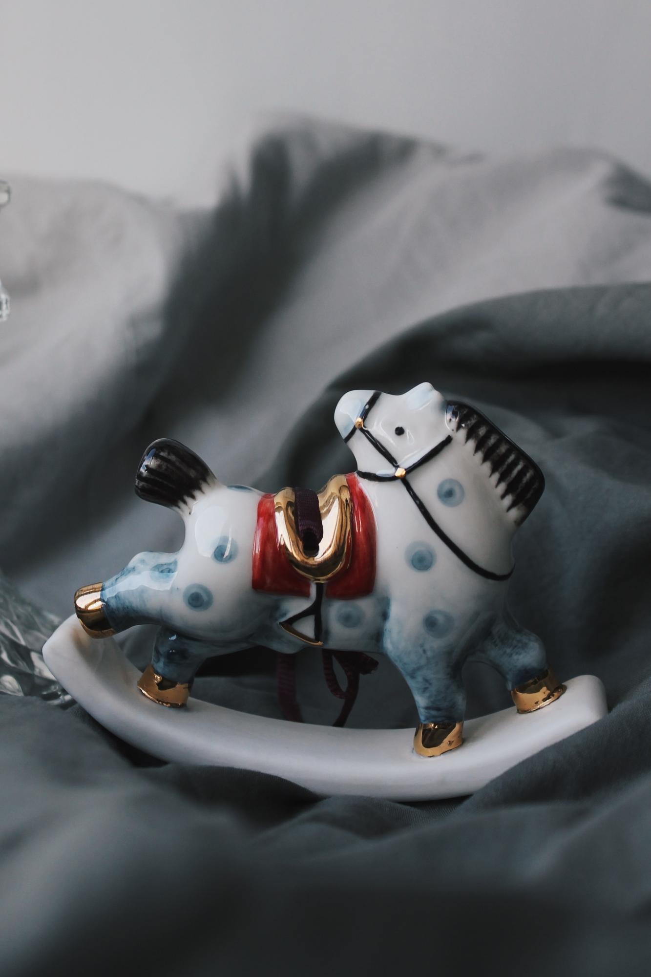 Лошадка-качалка