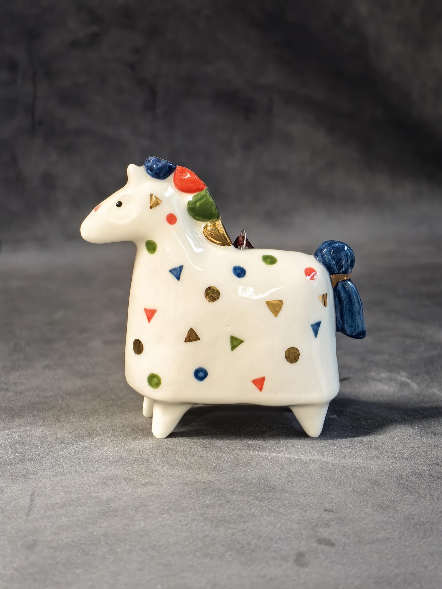 Коник-Попоник в конфетти