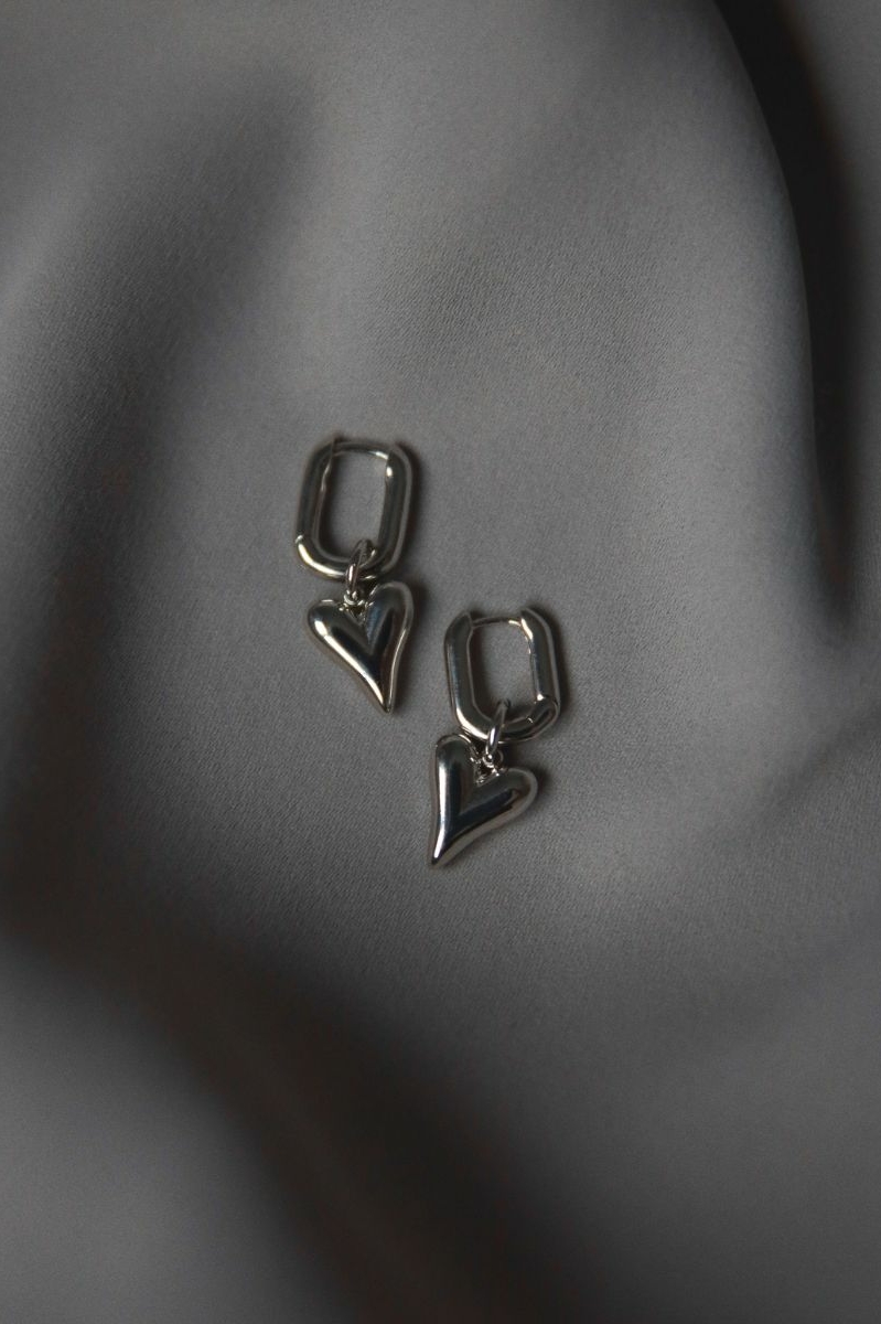 Серьги конго с подвесками сердечками