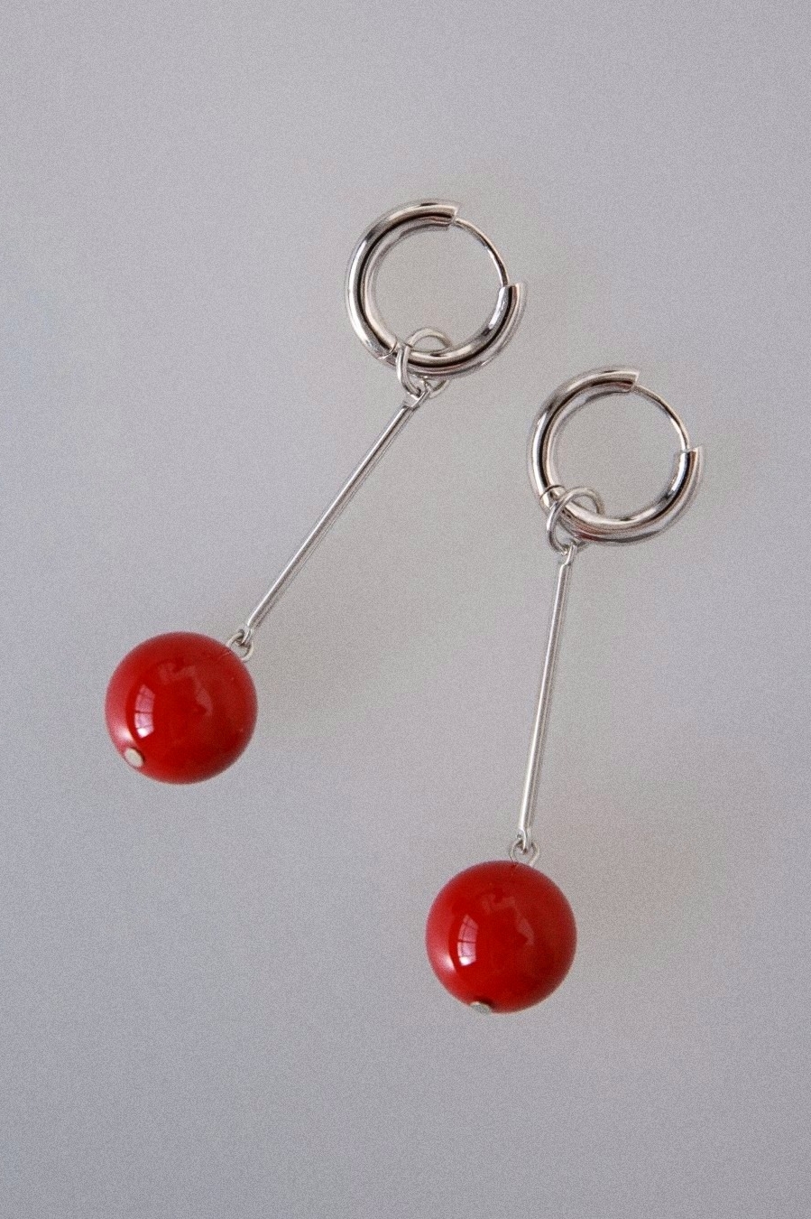 красные серьги с жемчугом