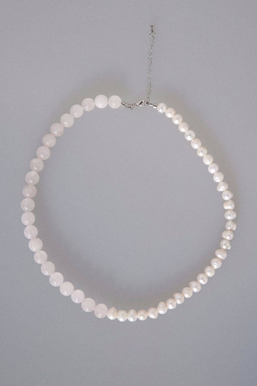 бусы из розового кварца и жемчуга