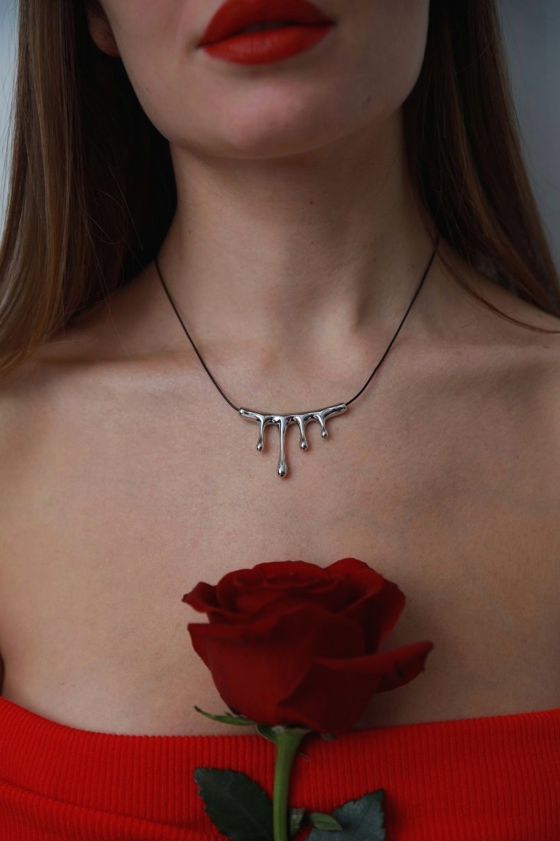 чокер шнурок с каплями