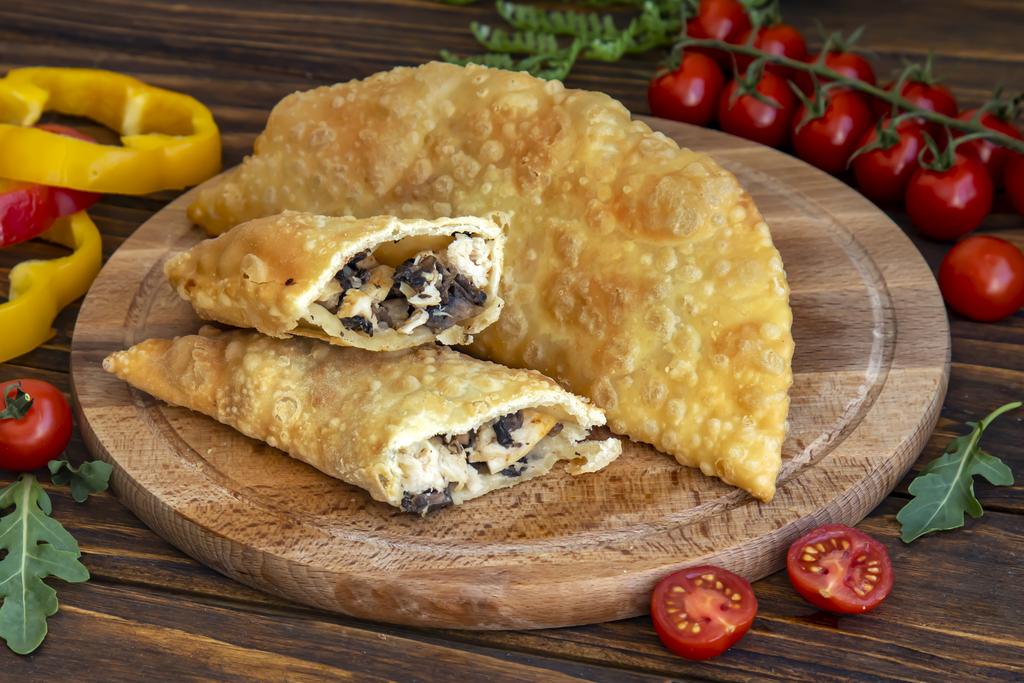 ЧЕБУРЕК С КУРИЦЕЙ И ГРИБАМИ