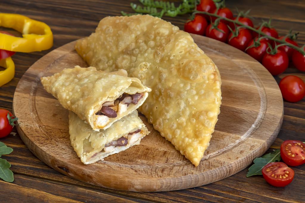 ЧЕБУРЕК С КУРИЦЕЙ И ФАСОЛЬЮ