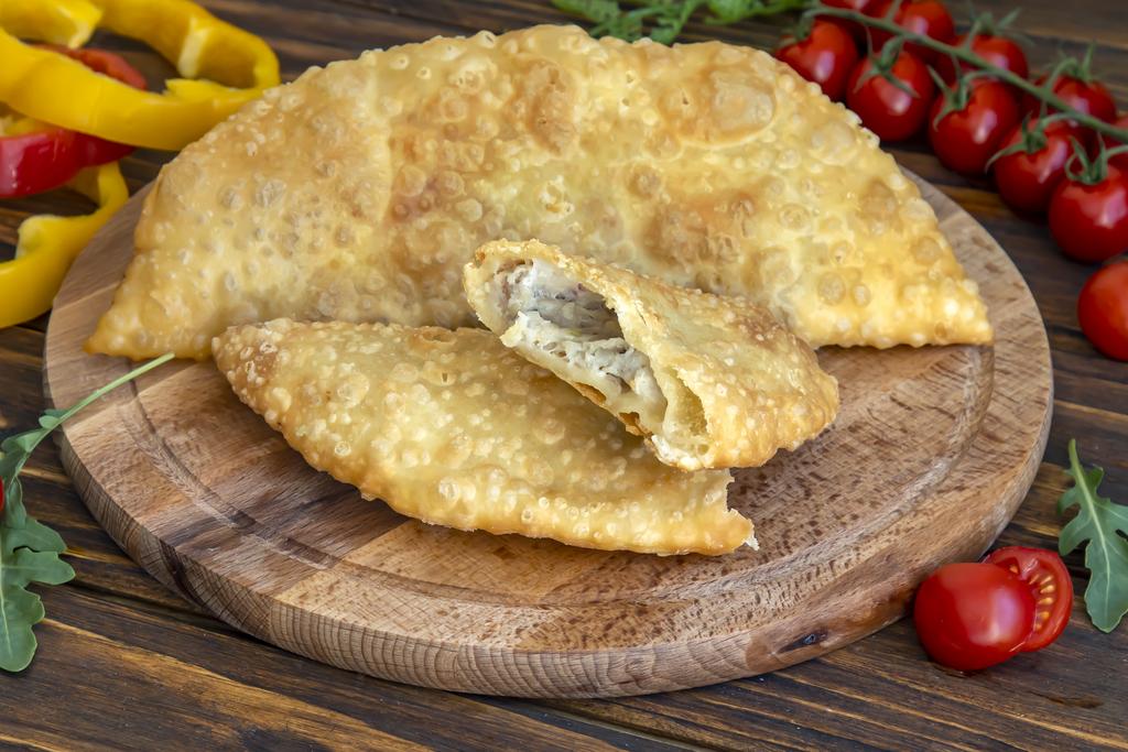 ЧЕБУРЕК С КУРИЦЕЙ