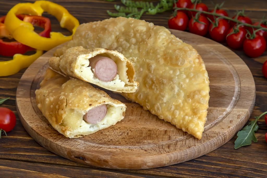 ЧЕБУРЕК С КАРТОШКОЙ И СОСИСКОЙ