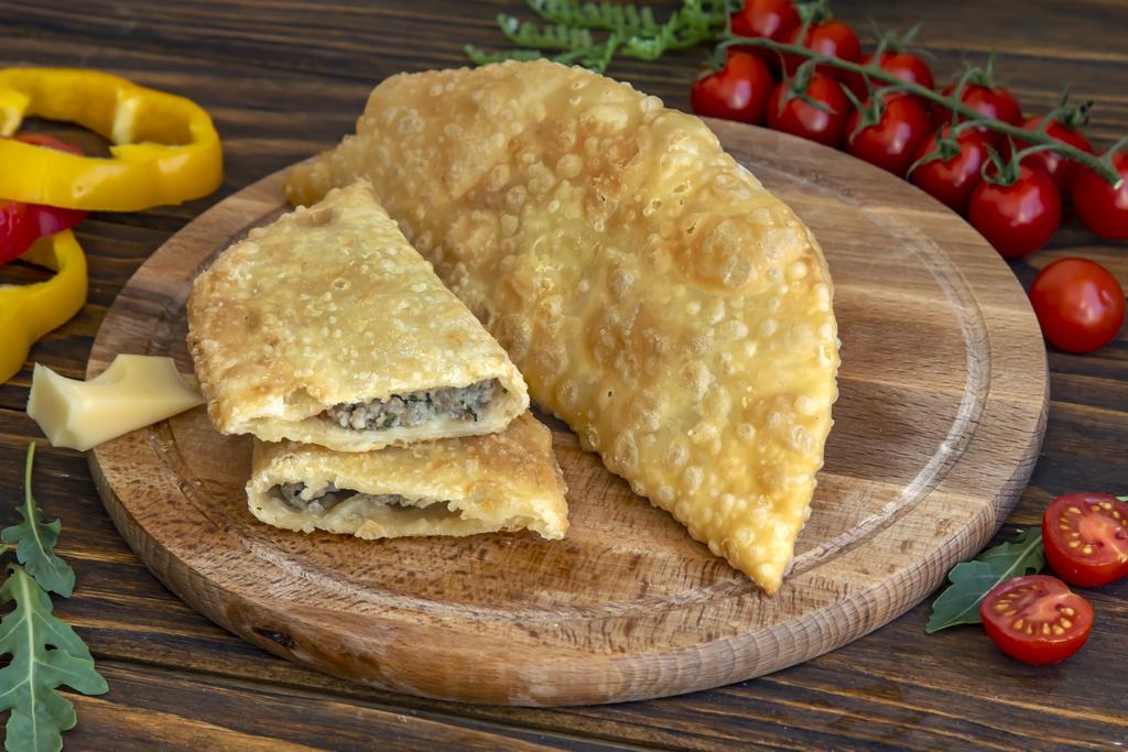 ЧЕБУРЕК С МЯСОМ И РИСОМ