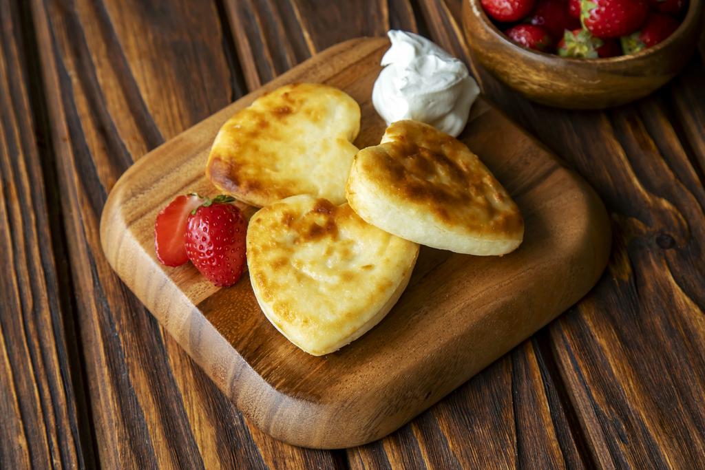 СЫРНИКИ СО СМЕТАНОЙ