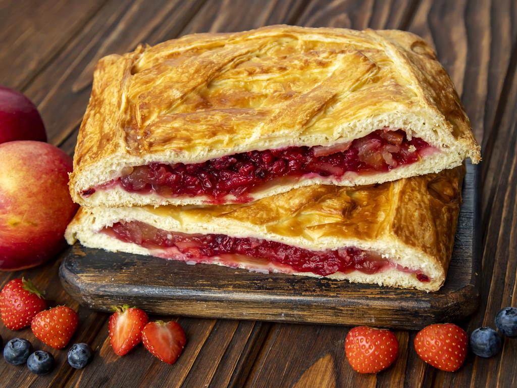 Пирог яблоко - брусника