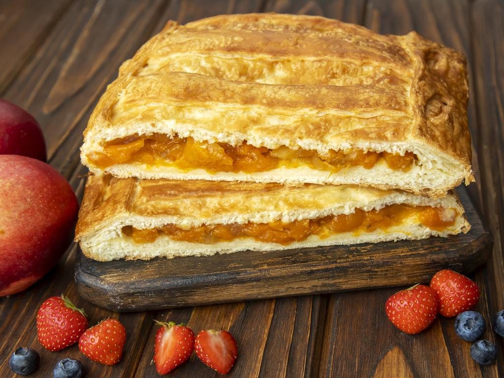 Пирог яблоко - абрикос