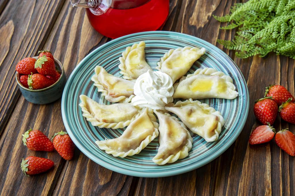 Вареники с клубникой