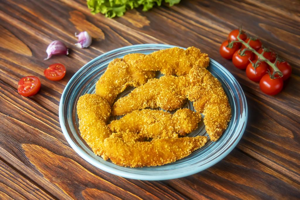 Стрипсы в панировке куриные жареные