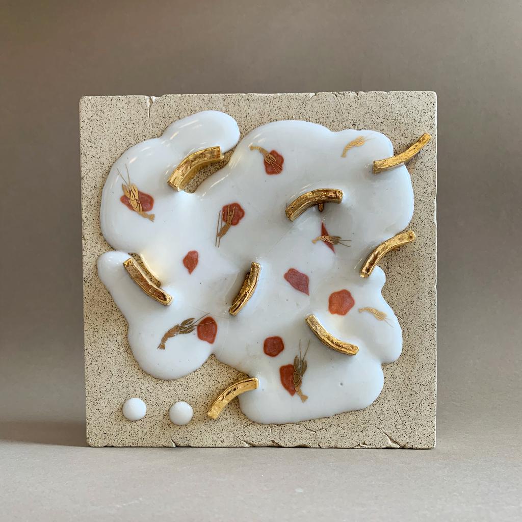 Панель в белом. "Золотые лыжники и омары"