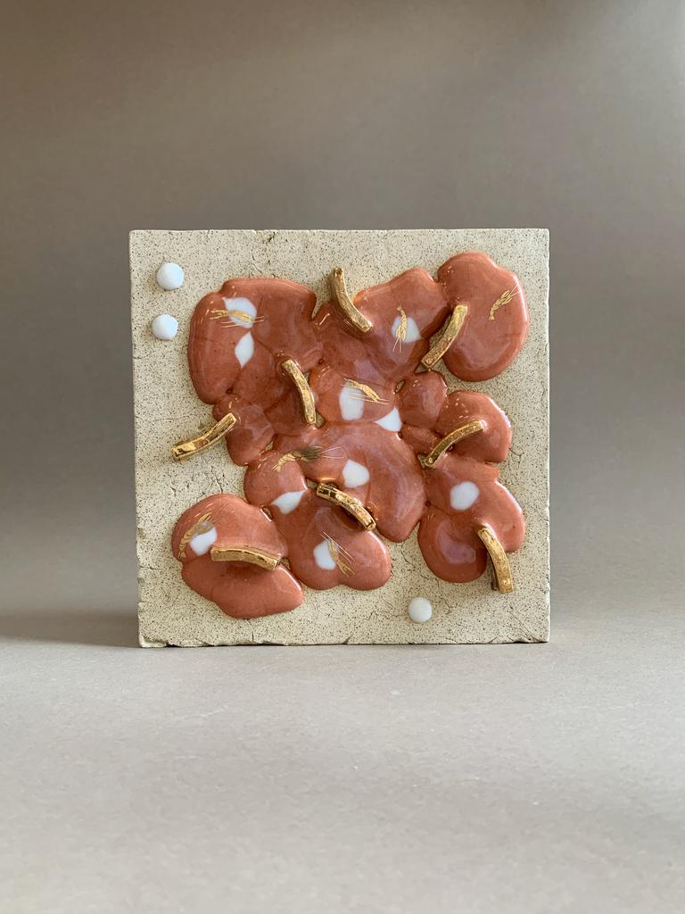 Панель  с терракотовым "Золотые лыжники и омары"